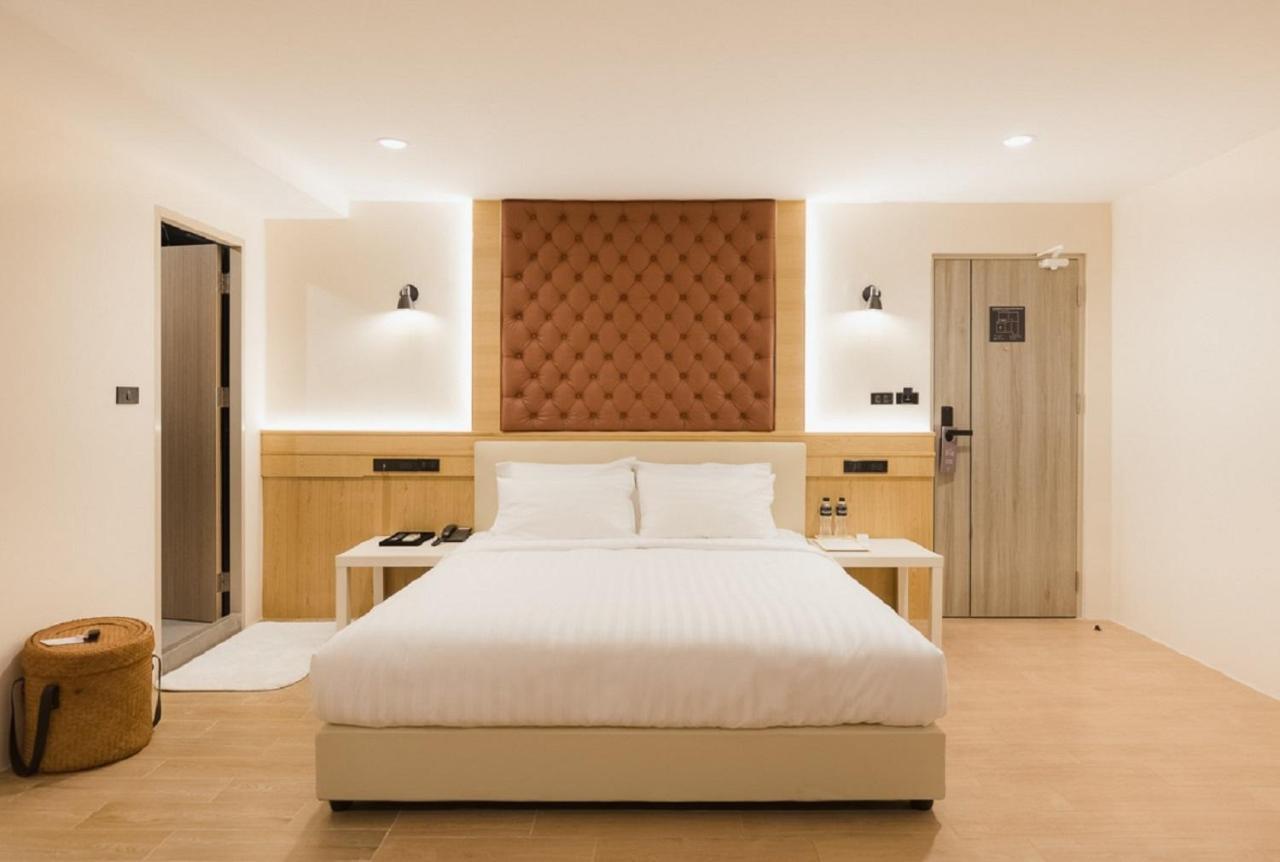 Heaven Boutique Hotel Bangkok Exterior photo